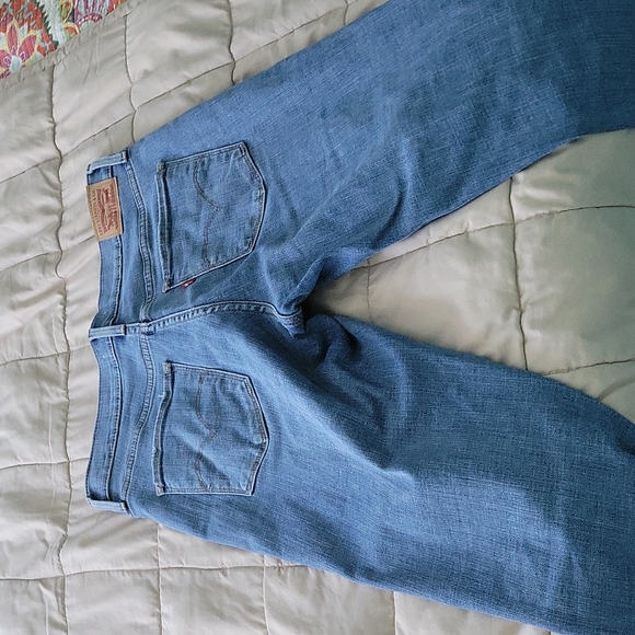 Levi's Skinny Capri Jeans - Picture 6 of 9